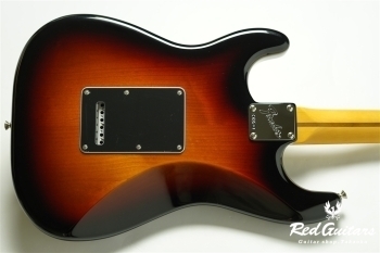 American Professional Classic Stratocaster HSS - 3 Color Sunburst